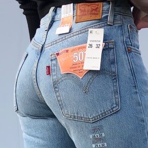 NWT 501 High Rise Button Fly Jeans